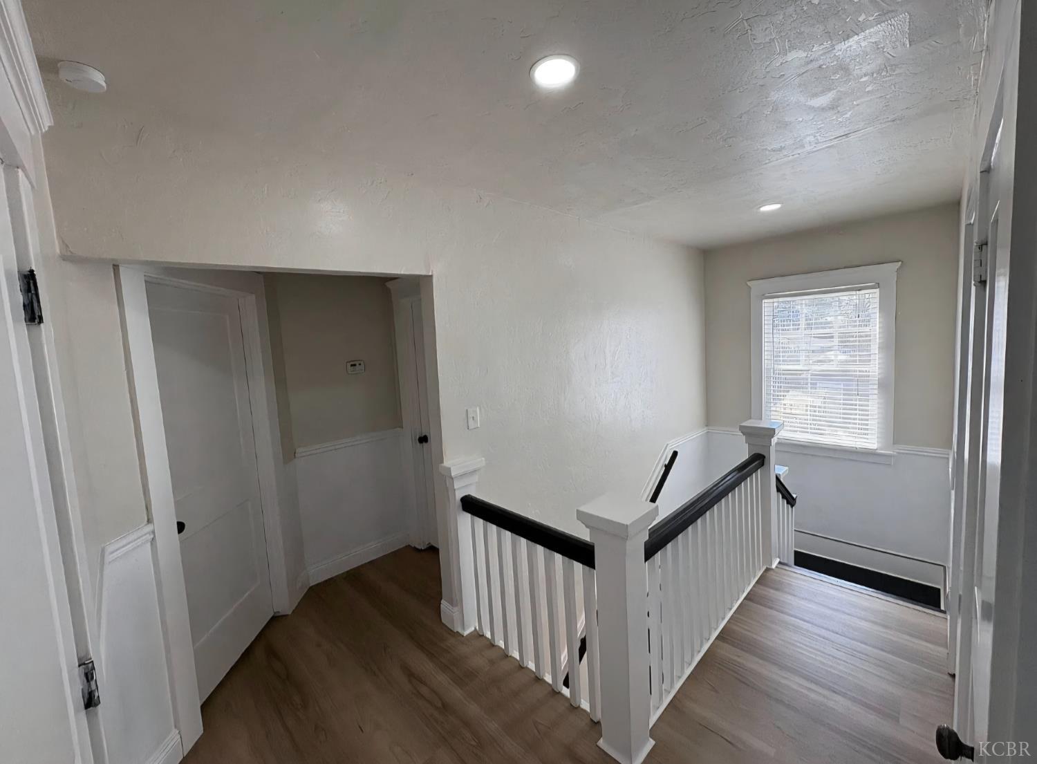 209 E 11th St, Hanford, CA 93230