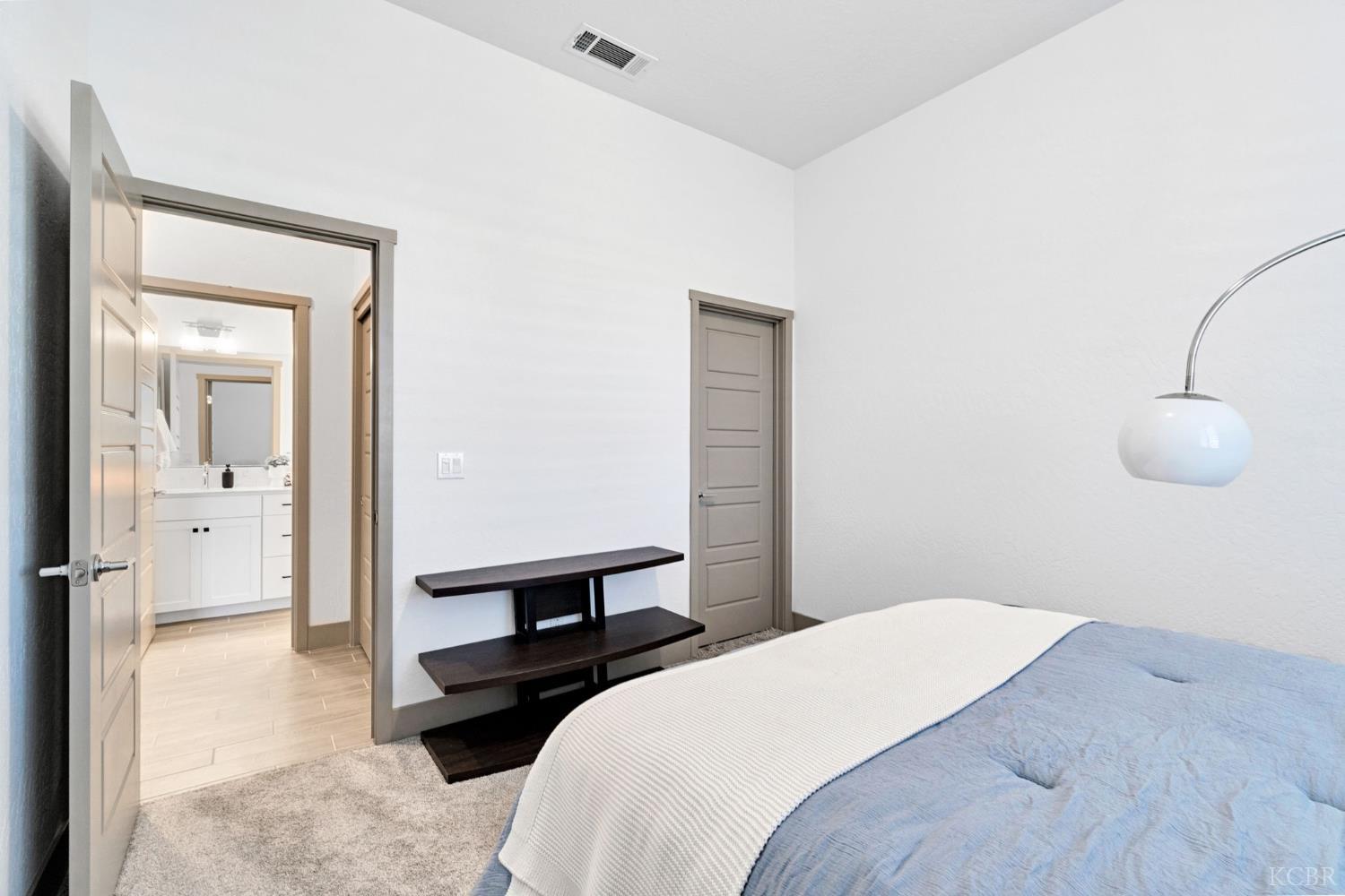 1976 N Mitchell St N, Hanford, CA 93230