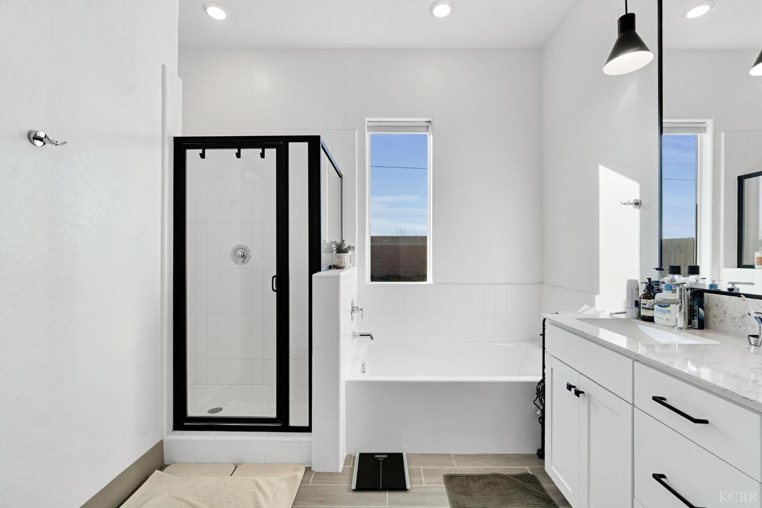 1976 N Mitchell St N, Hanford, CA 93230