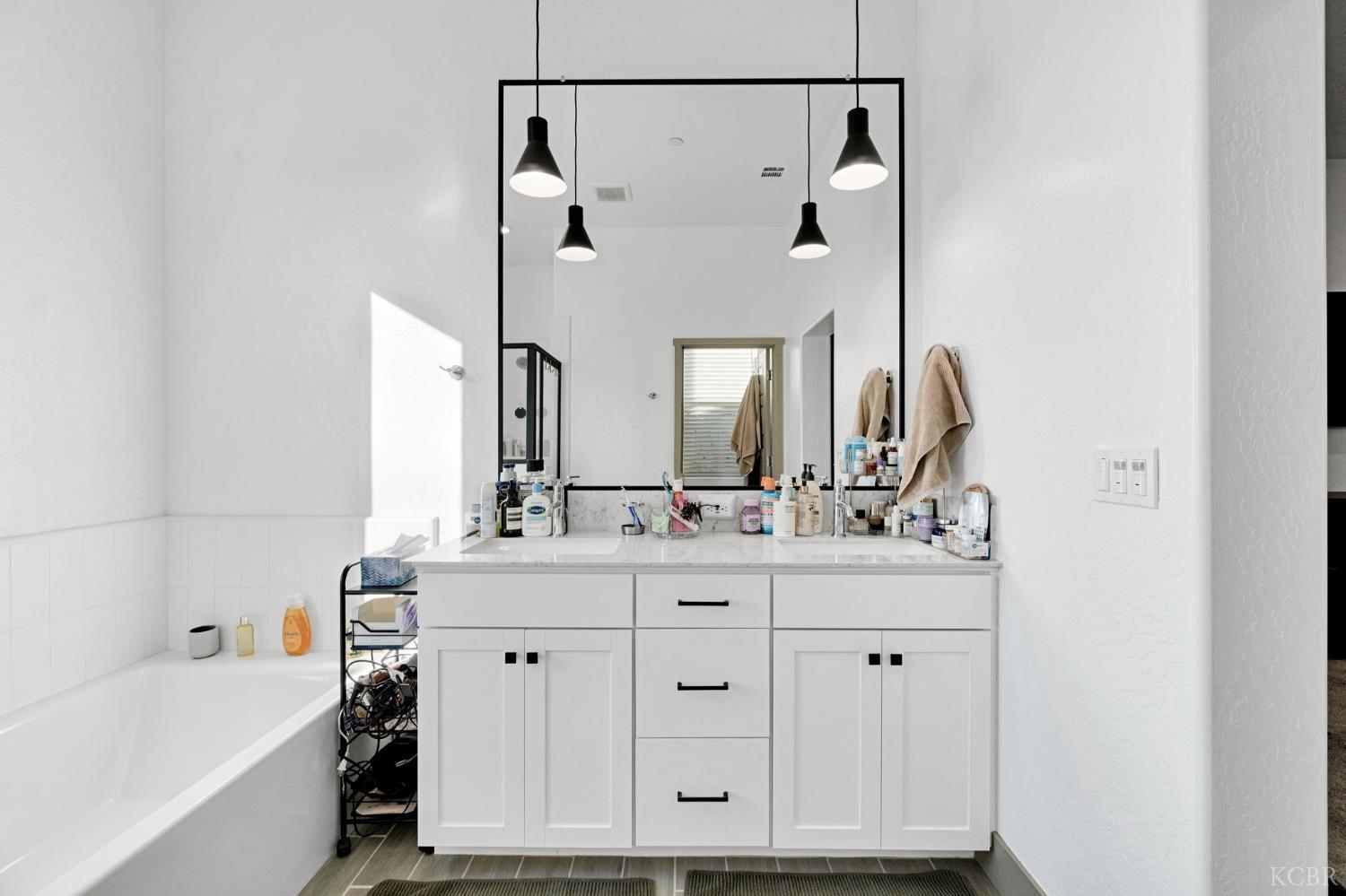 1976 N Mitchell St N, Hanford, CA 93230