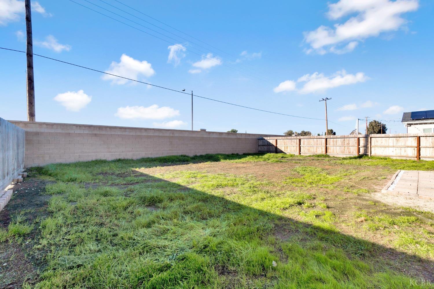 1976 N Mitchell St N, Hanford, CA 93230