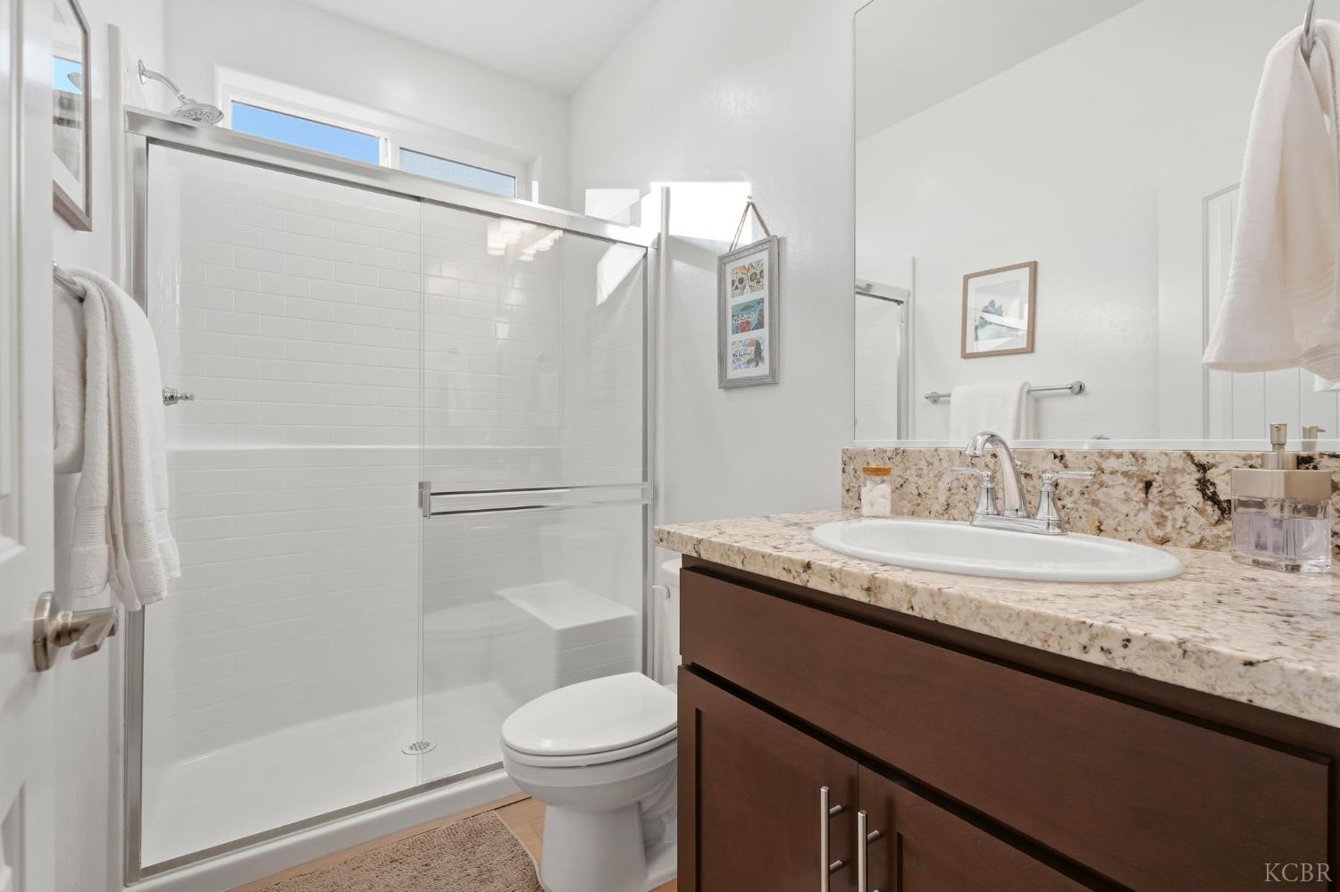 2566 Muscat Ct, Hanford, CA 93230