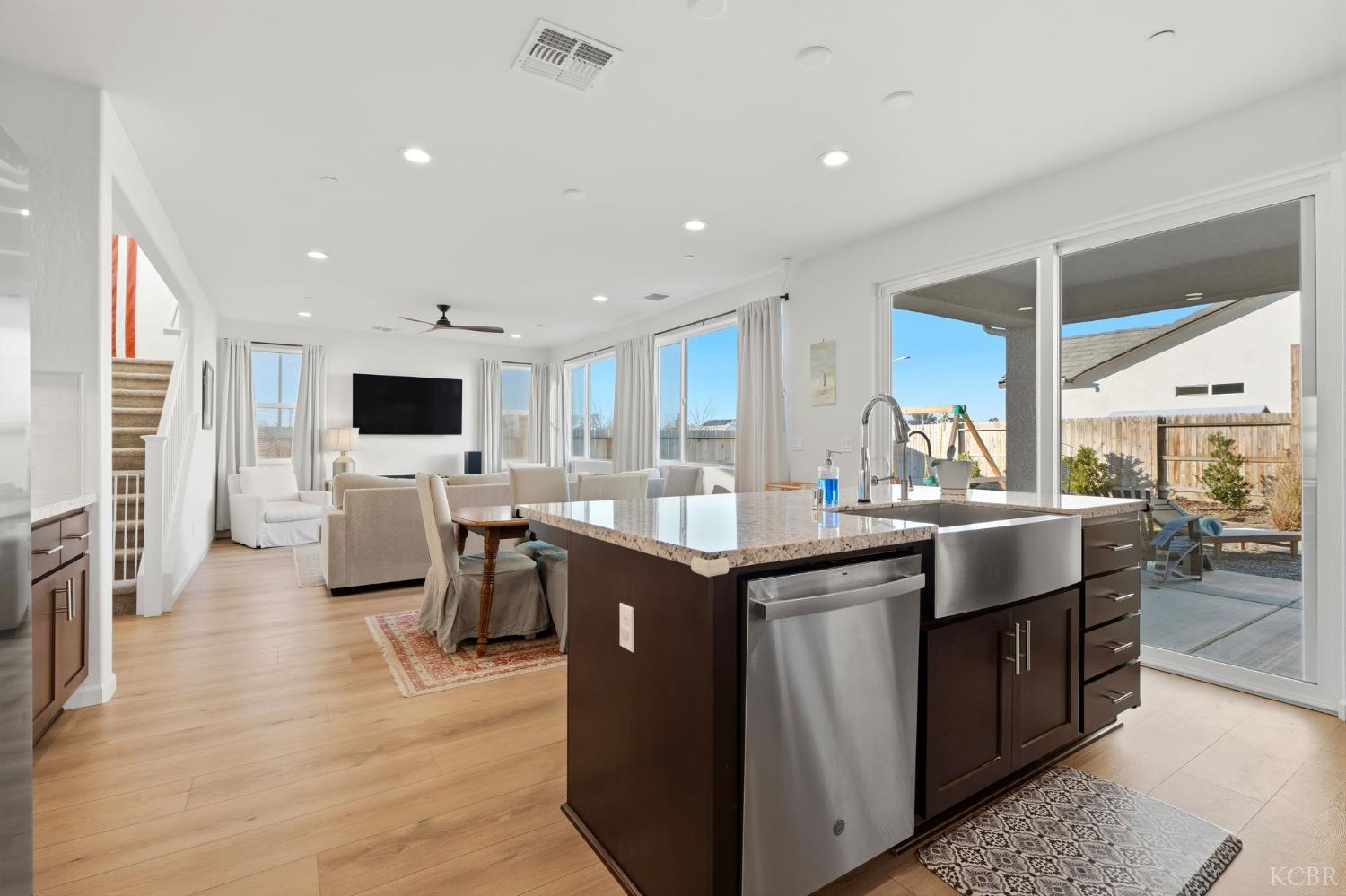 2566 Muscat Ct, Hanford, CA 93230