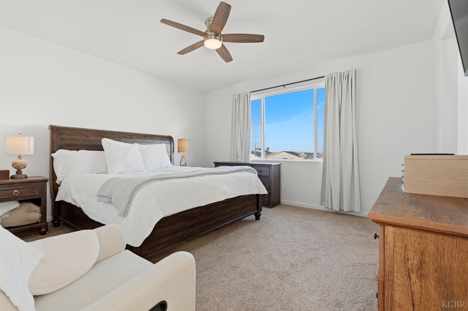 2566 Muscat Ct, Hanford, CA 93230