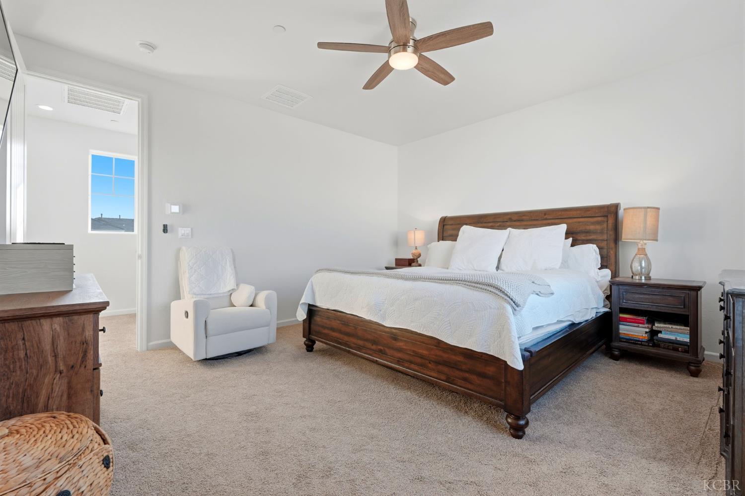 2566 Muscat Ct, Hanford, CA 93230