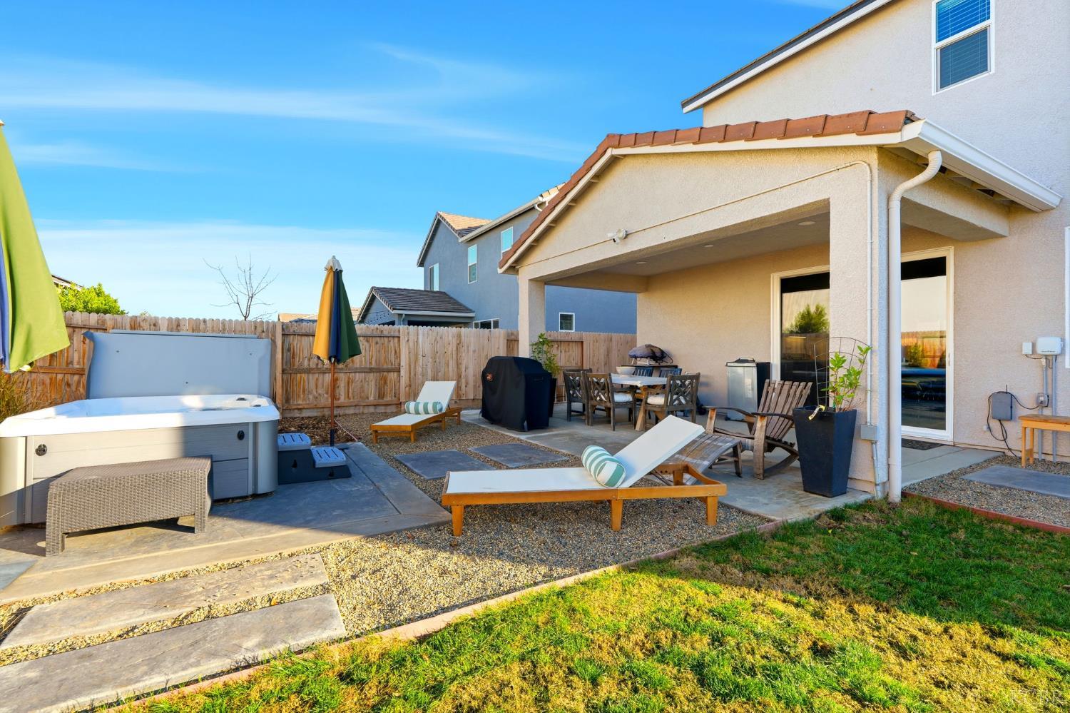 2566 Muscat Ct, Hanford, CA 93230