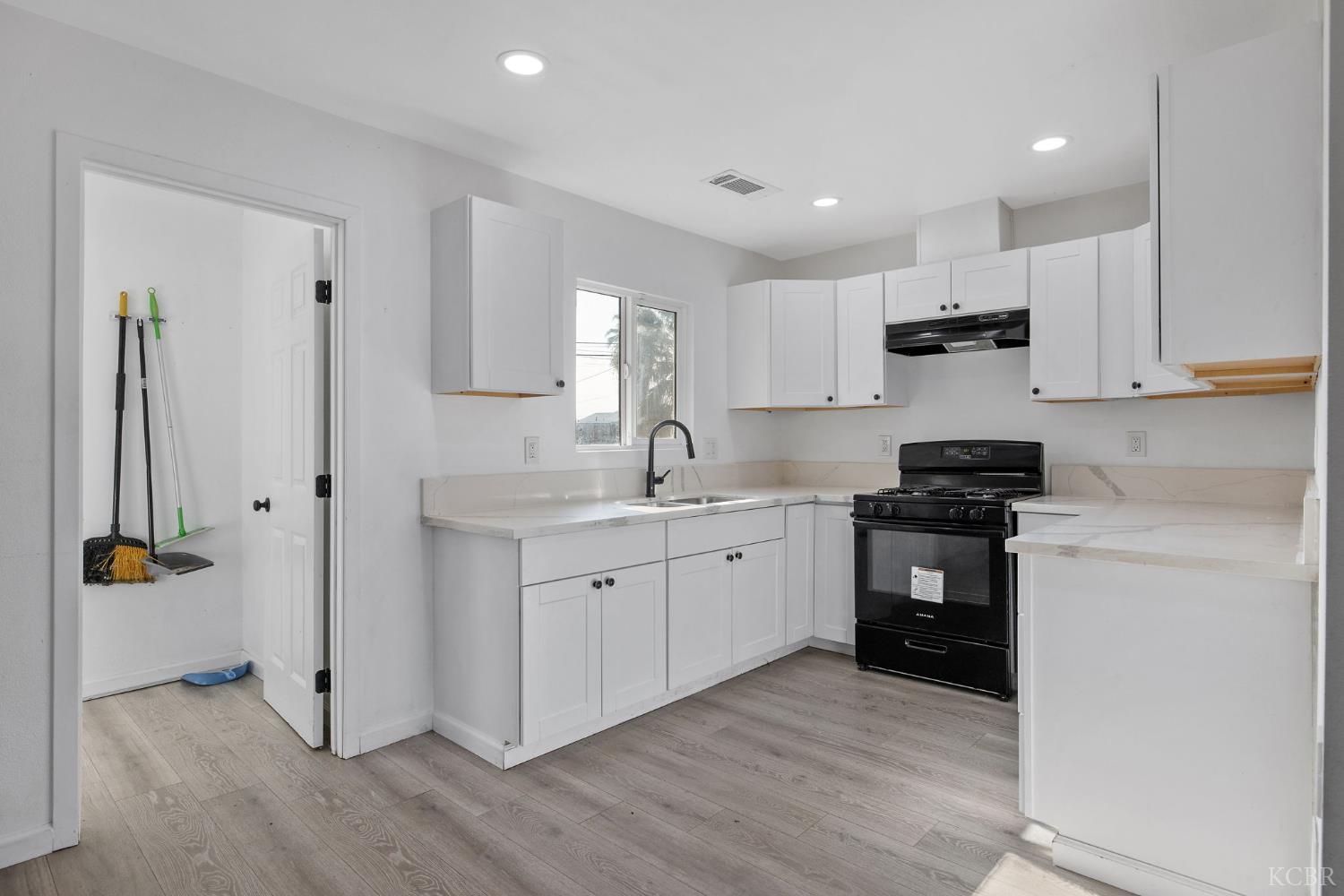 9665 Home Ave, Hanford, CA 93230