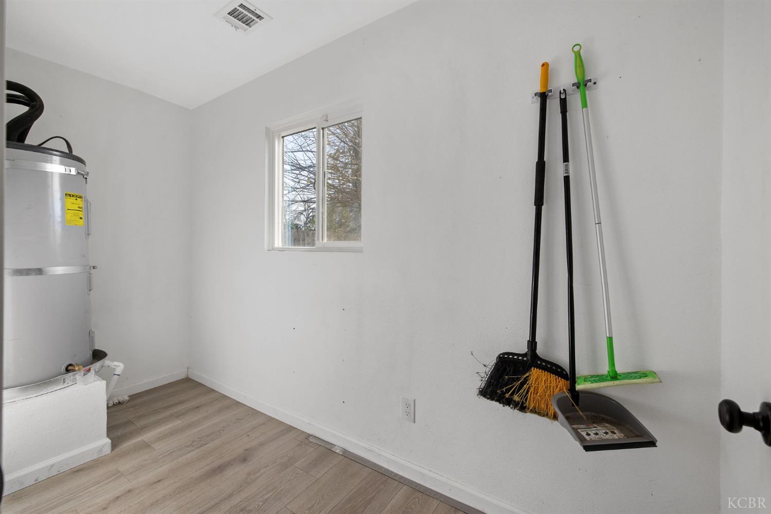 9665 Home Ave, Hanford, CA 93230