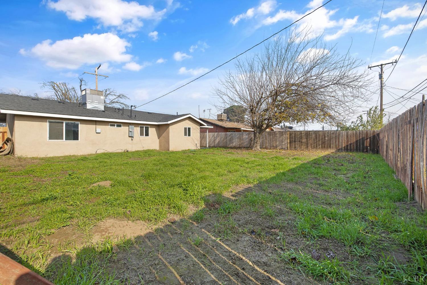 9665 Home Ave, Hanford, CA 93230