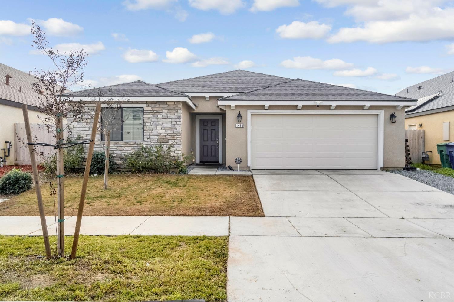 1413 S Autumn Breeze Ct, Hanford, CA 93230