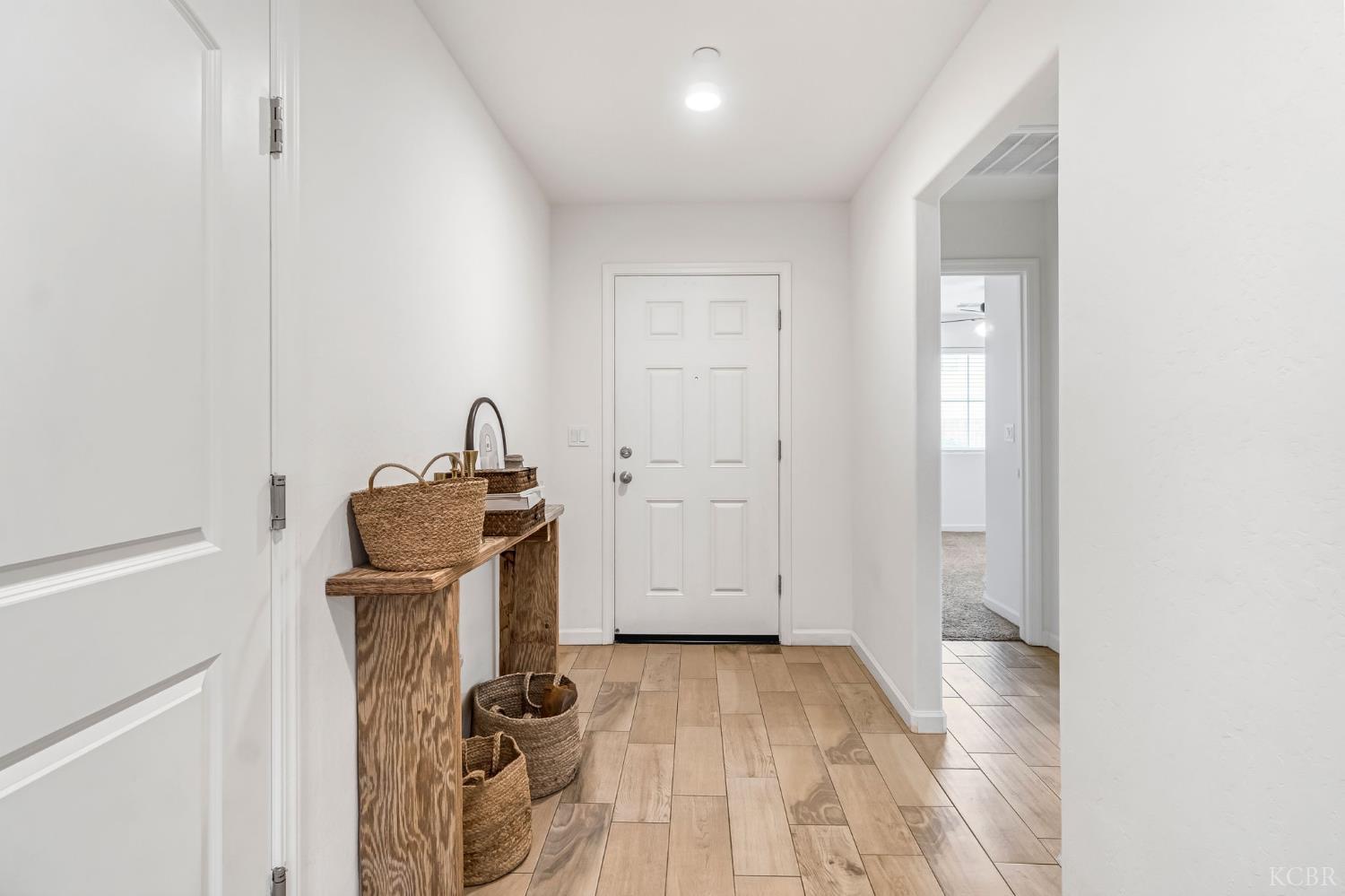 1413 S Autumn Breeze Ct, Hanford, CA 93230