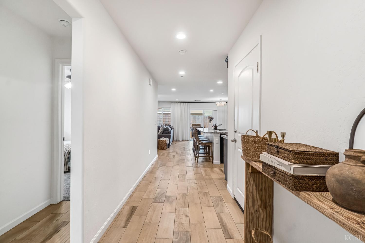 1413 S Autumn Breeze Ct, Hanford, CA 93230