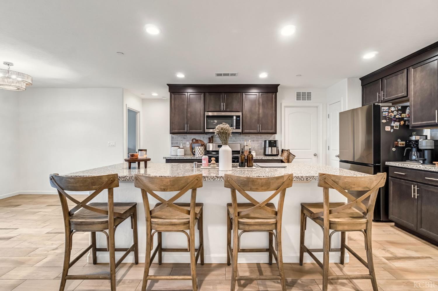 1413 S Autumn Breeze Ct, Hanford, CA 93230