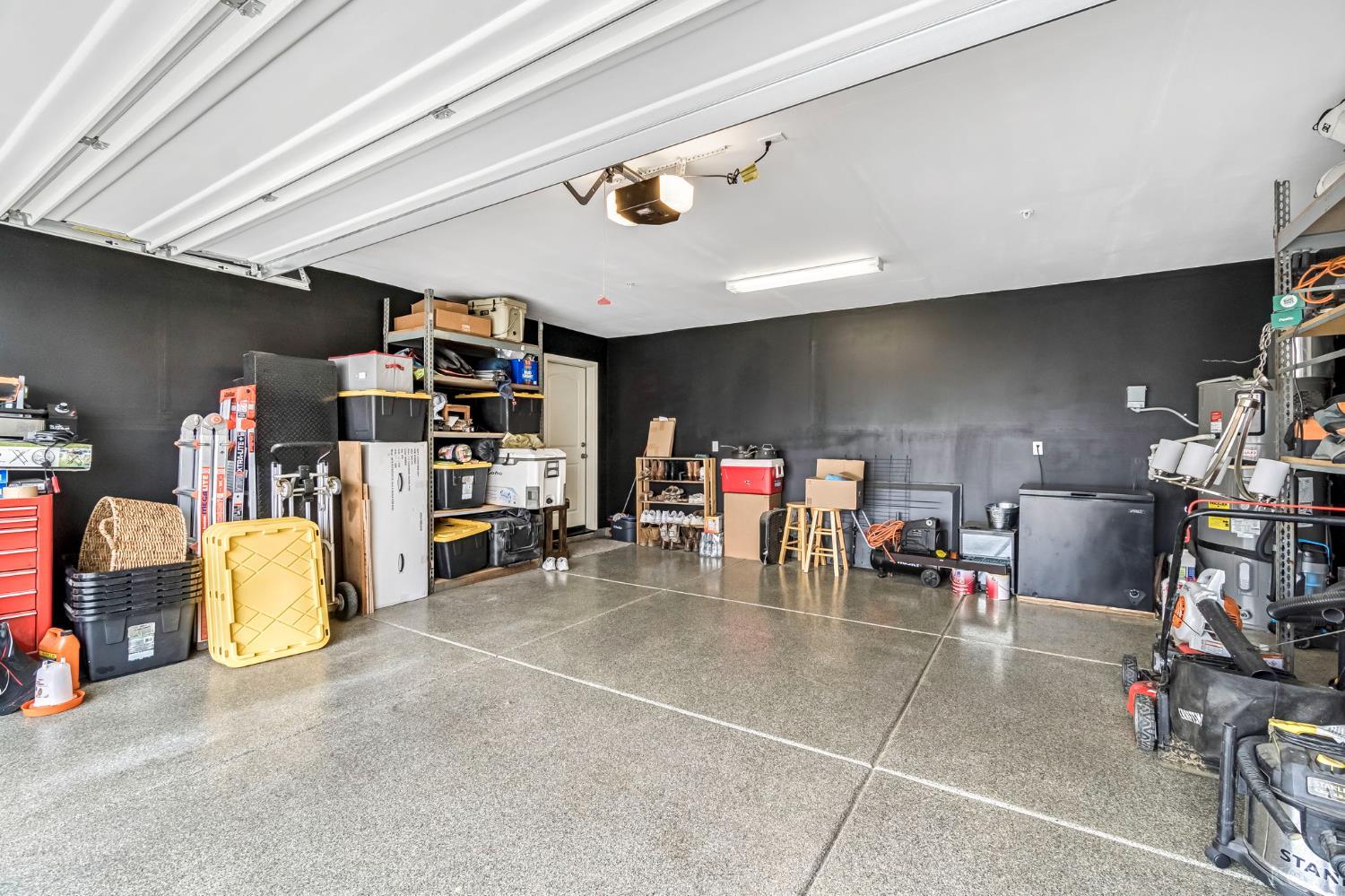 1413 S Autumn Breeze Ct, Hanford, CA 93230