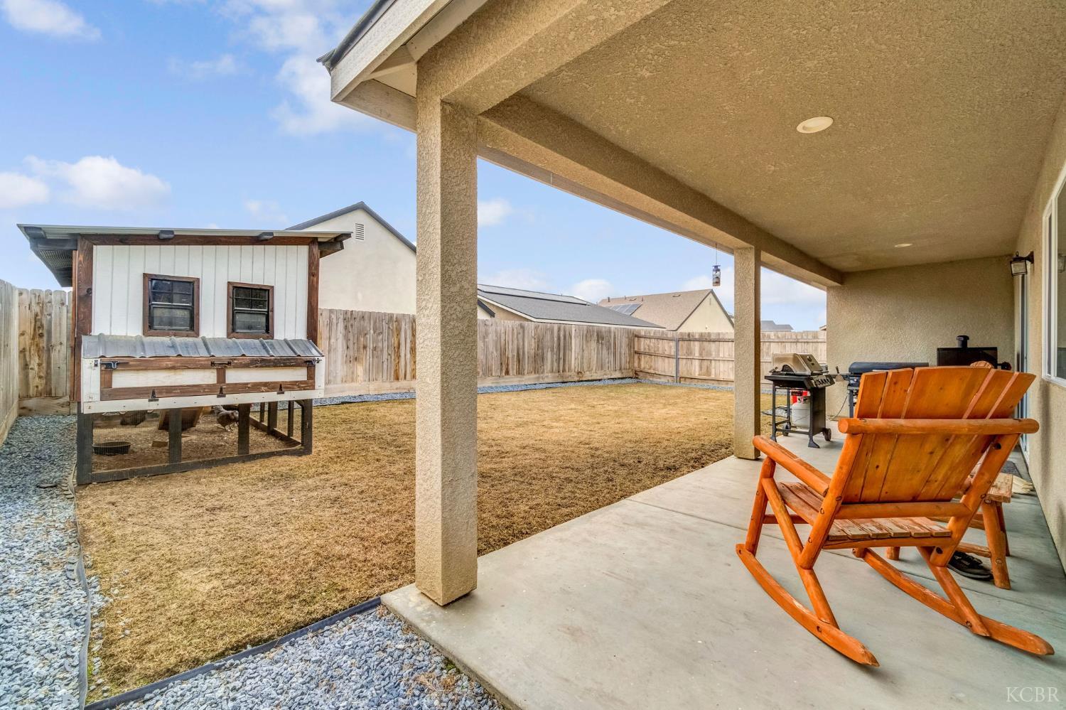 1413 S Autumn Breeze Ct, Hanford, CA 93230