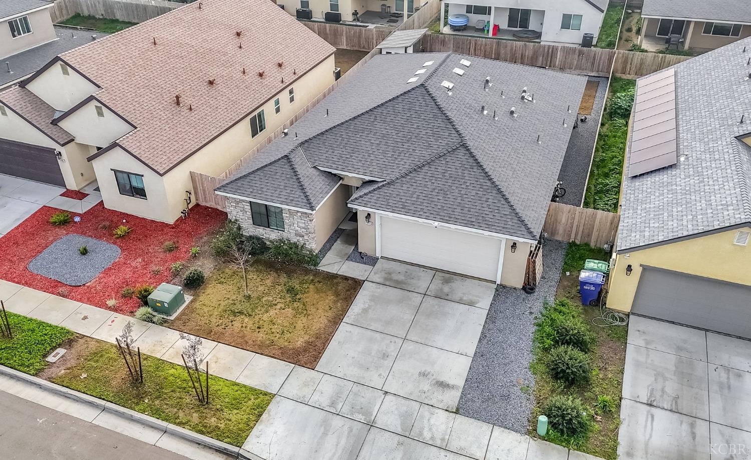 1413 S Autumn Breeze Ct, Hanford, CA 93230