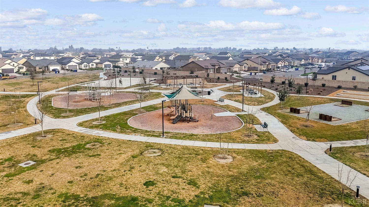 1413 S Autumn Breeze Ct, Hanford, CA 93230