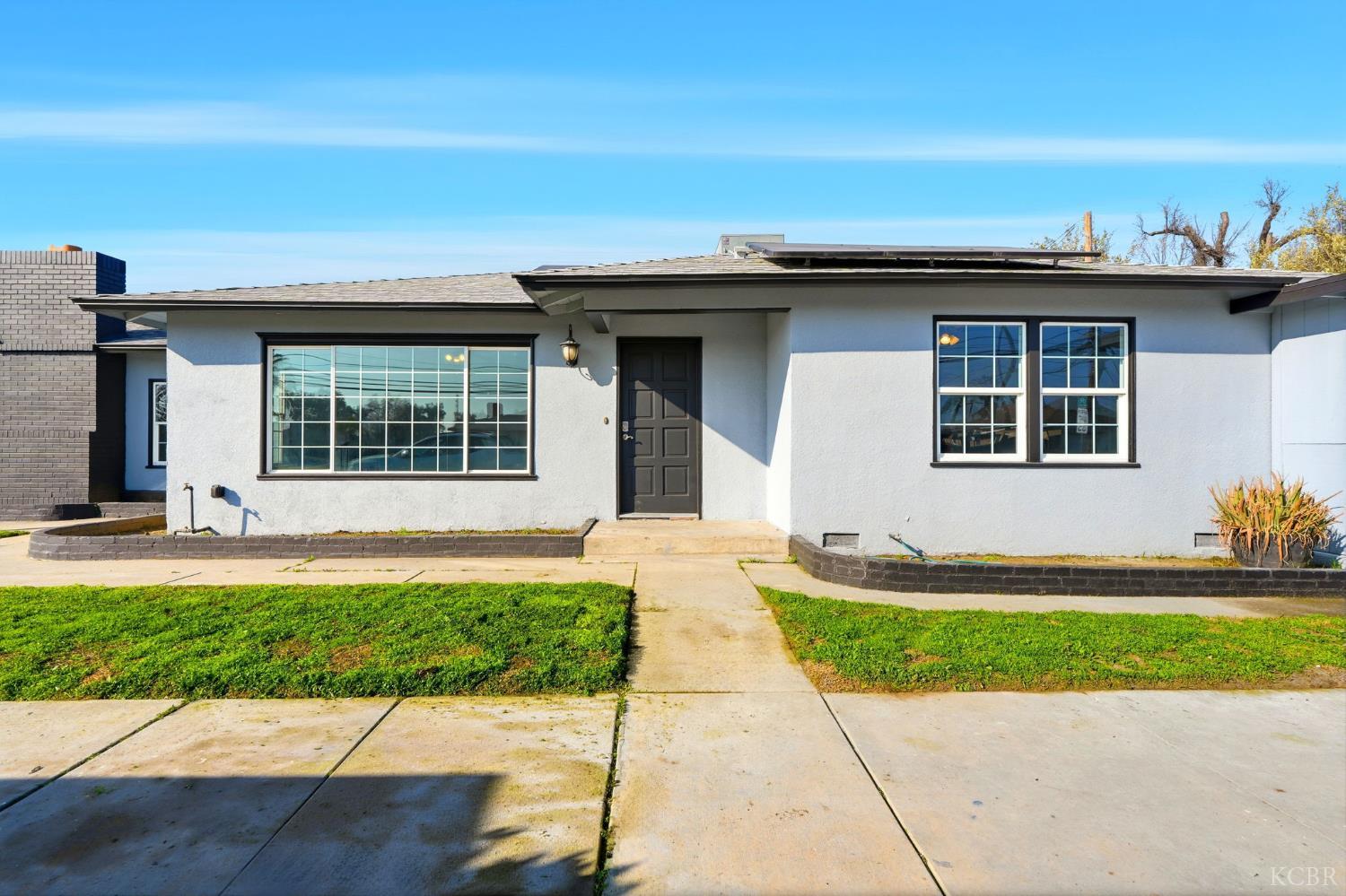 100 W Terrace Dr, Hanford, CA 93230