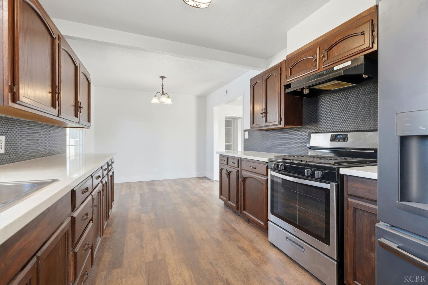 100 W Terrace Dr, Hanford, CA 93230