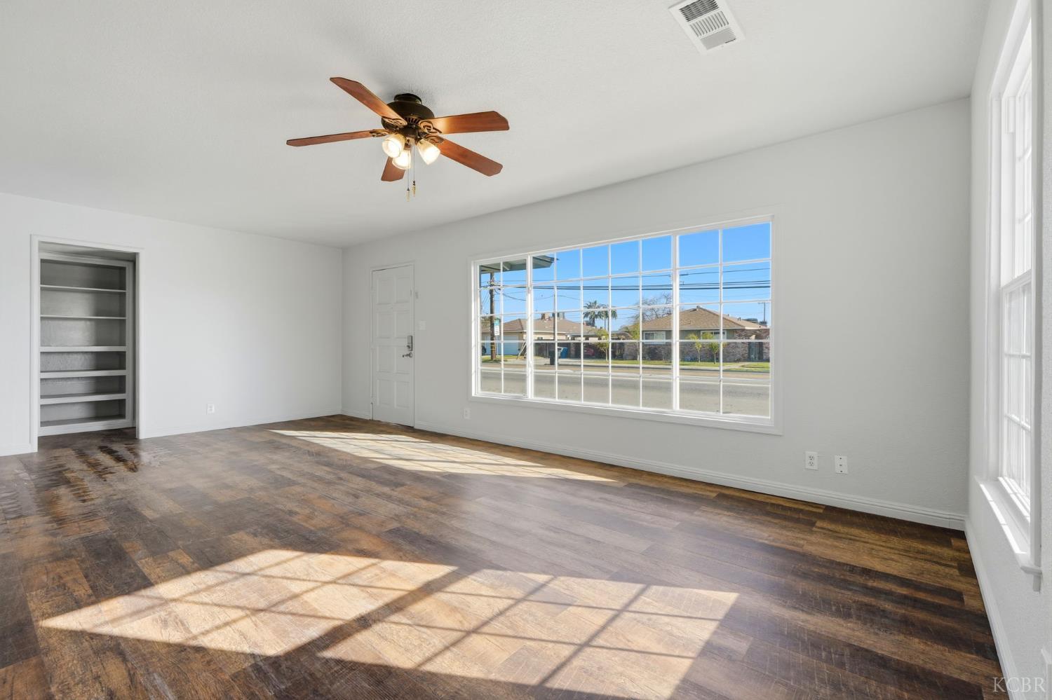 100 W Terrace Dr, Hanford, CA 93230