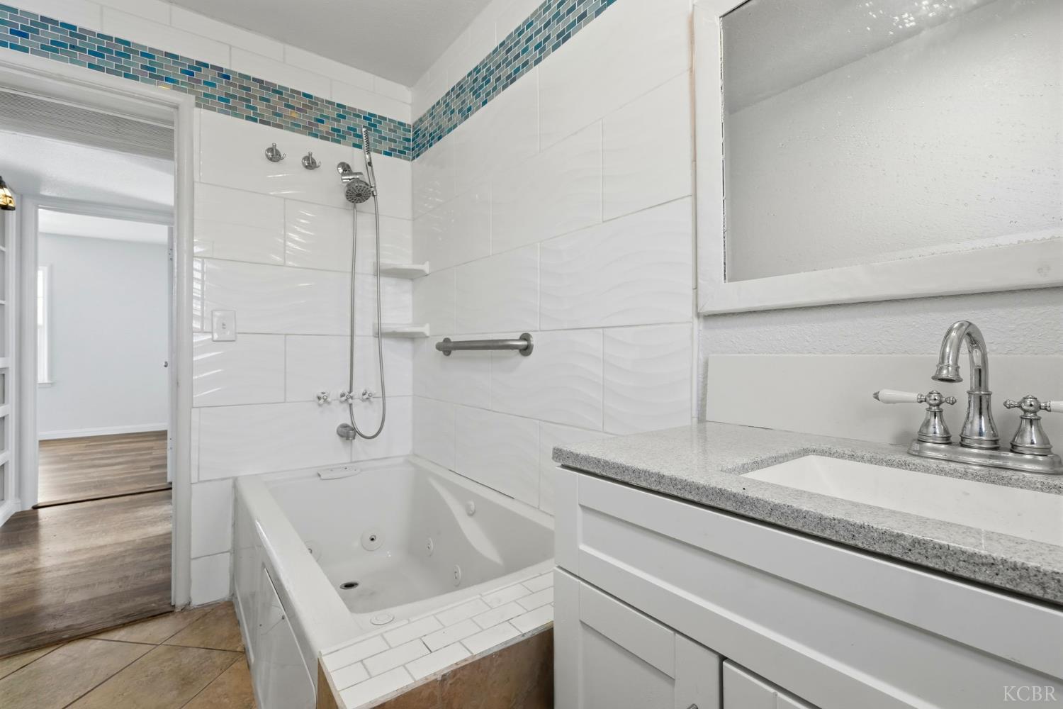 100 W Terrace Dr, Hanford, CA 93230