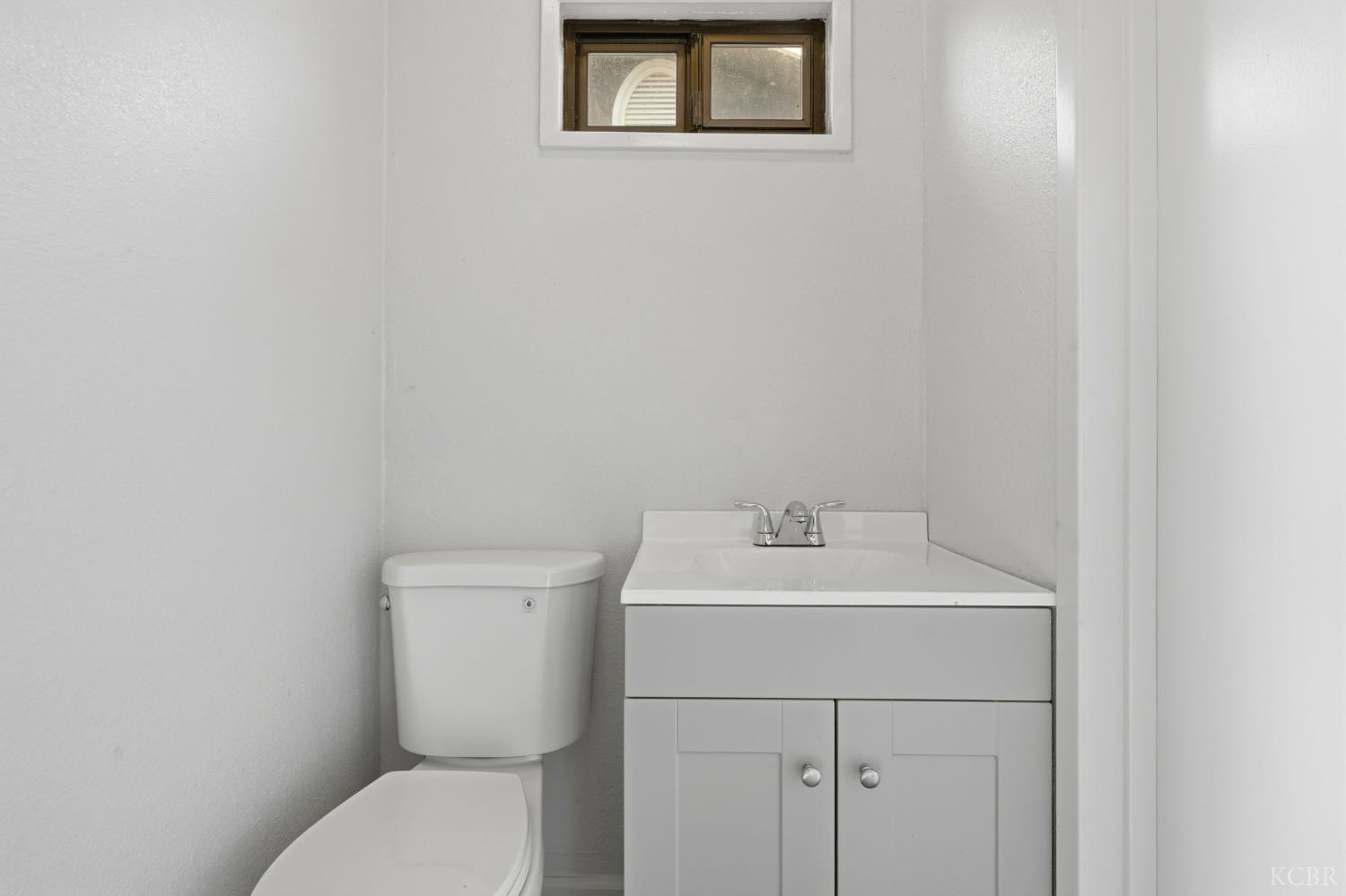 100 W Terrace Dr, Hanford, CA 93230