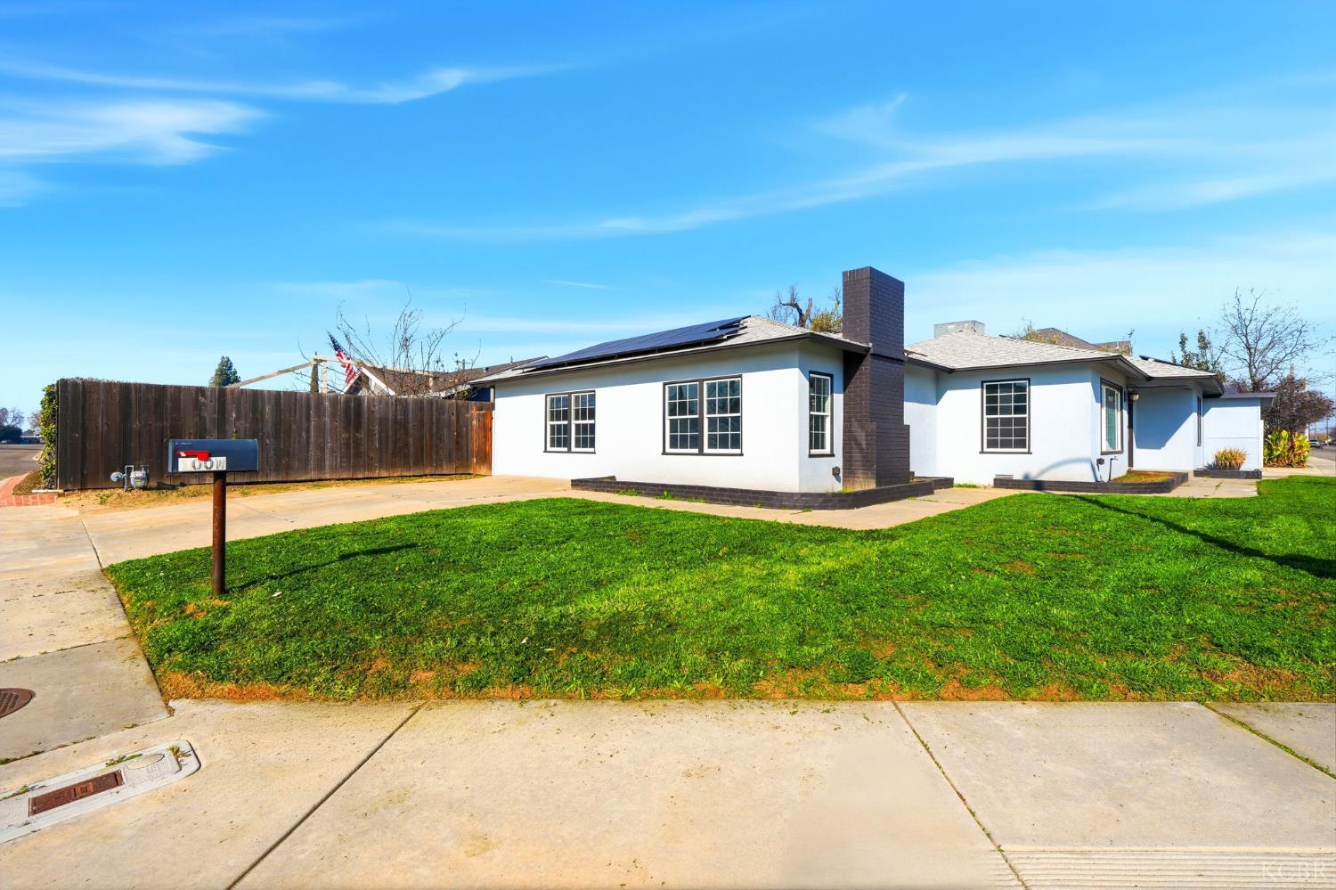 100 W Terrace Dr, Hanford, CA 93230
