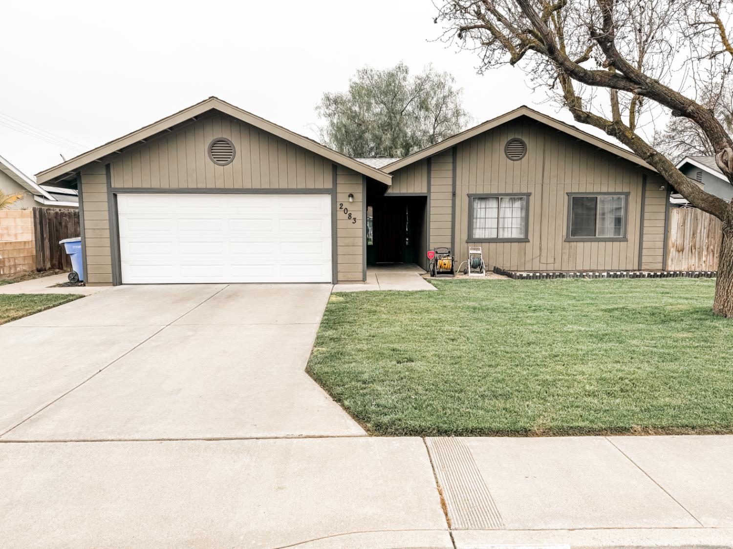 2083 Parker Pl, Hanford, CA 93230
