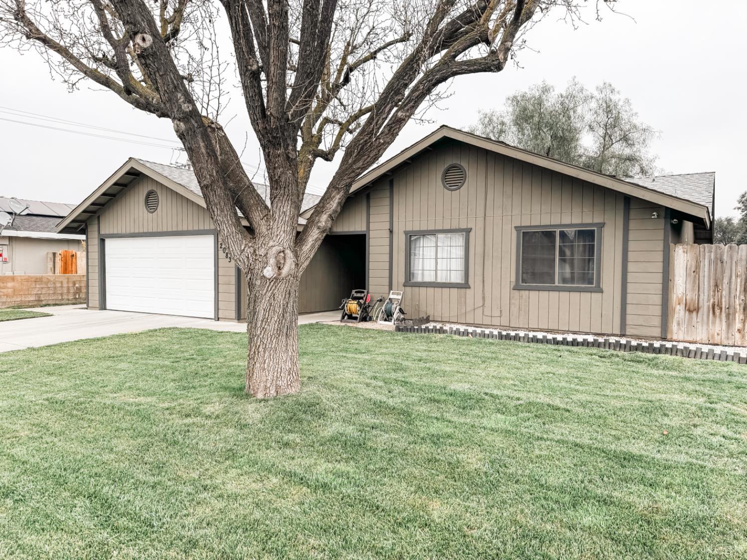 2083 Parker Pl, Hanford, CA 93230