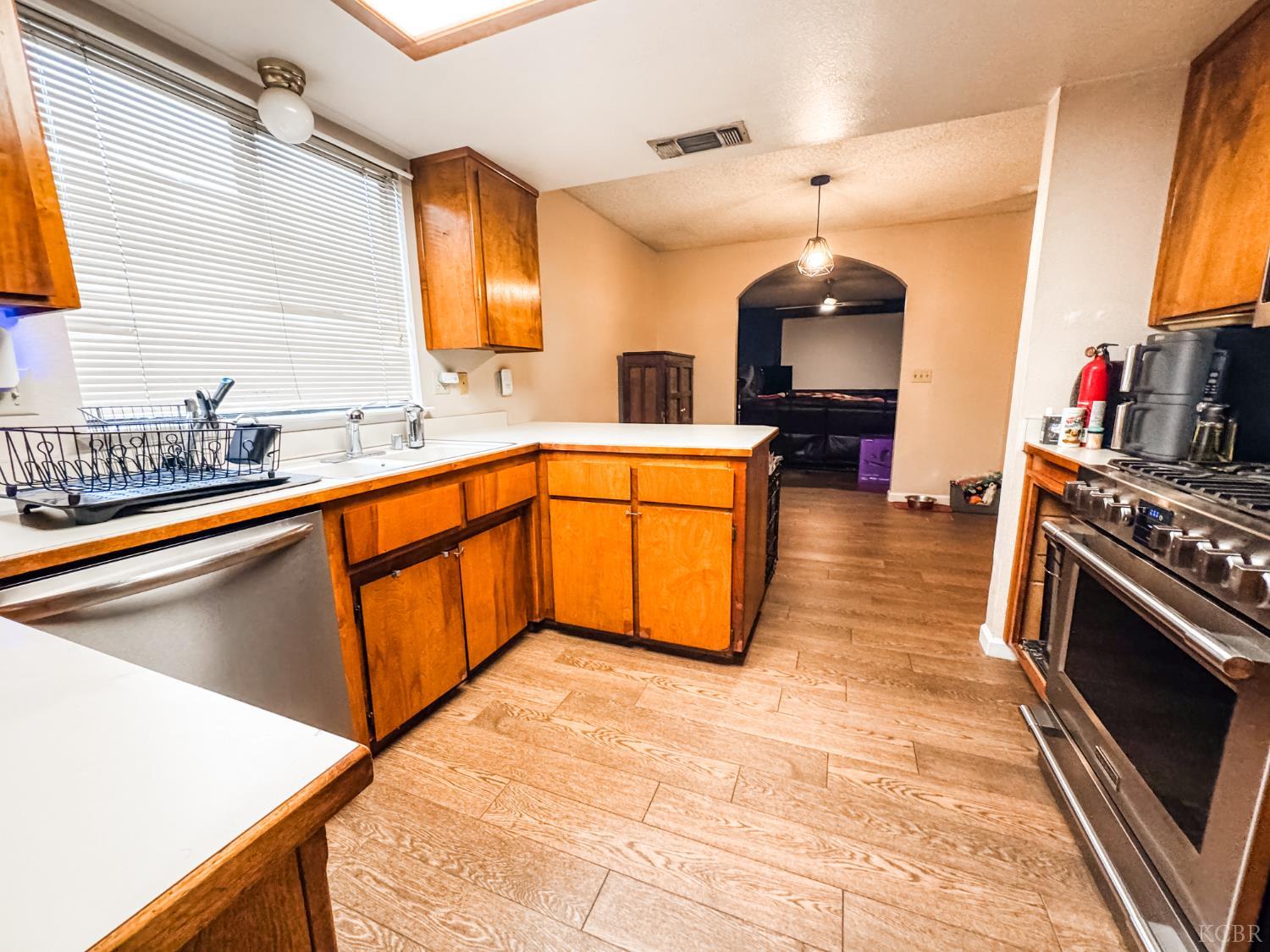 2083 Parker Pl, Hanford, CA 93230