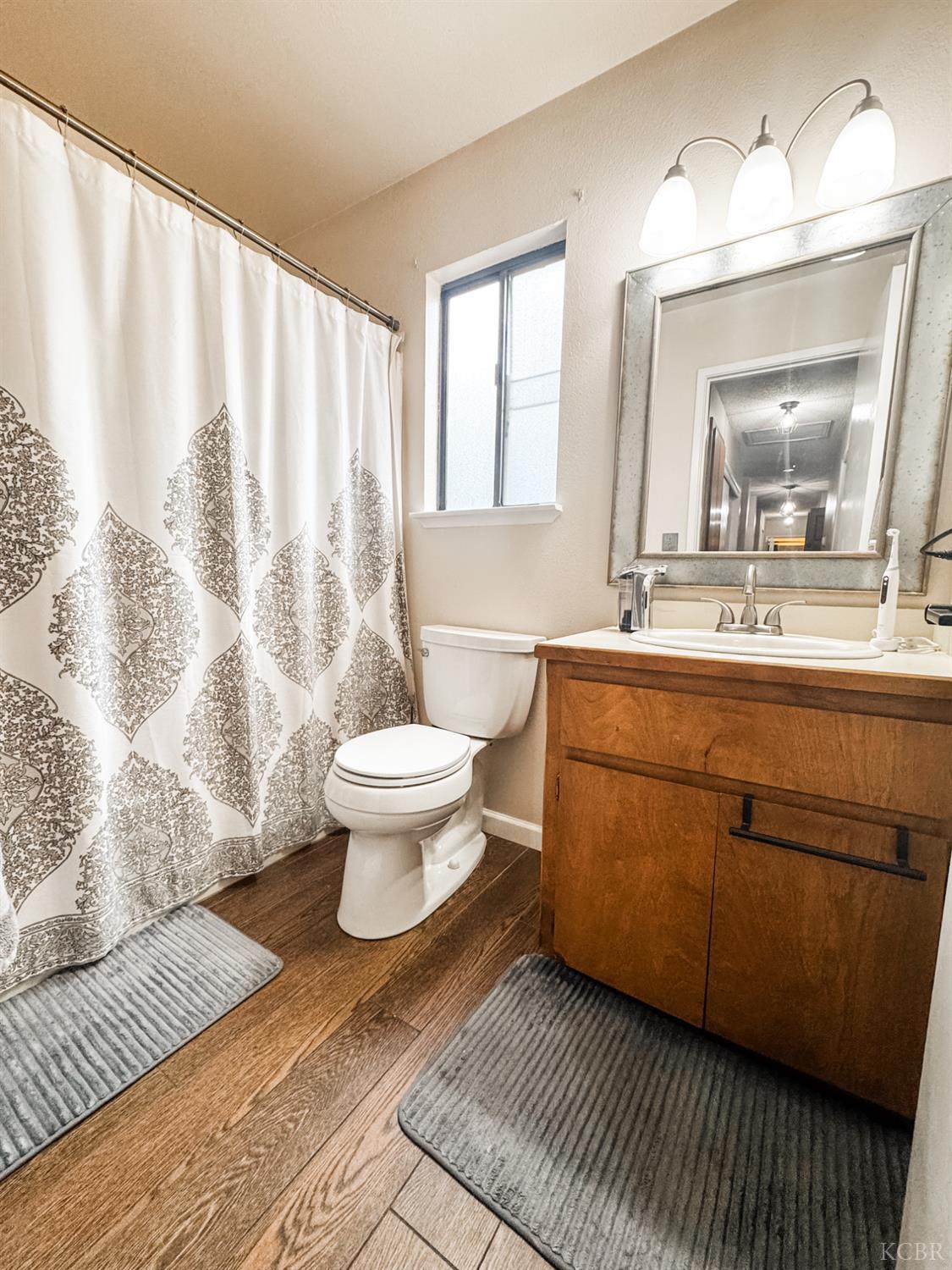 2083 Parker Pl, Hanford, CA 93230