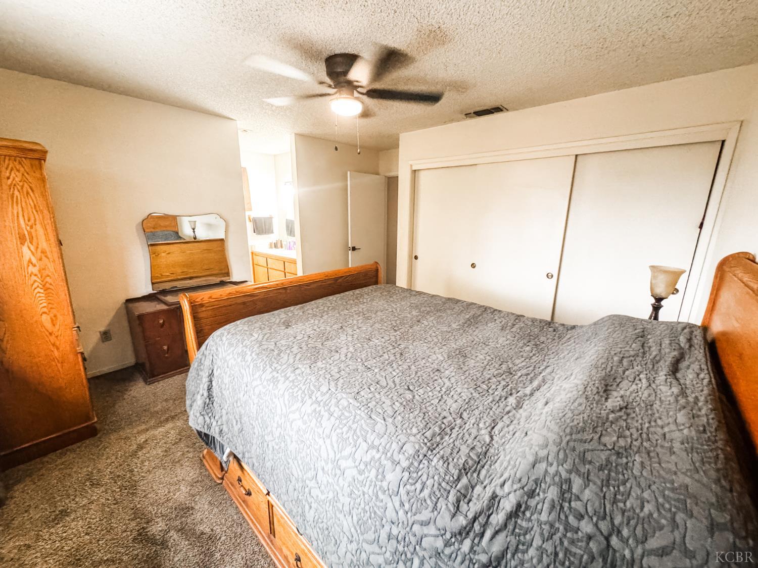 2083 Parker Pl, Hanford, CA 93230