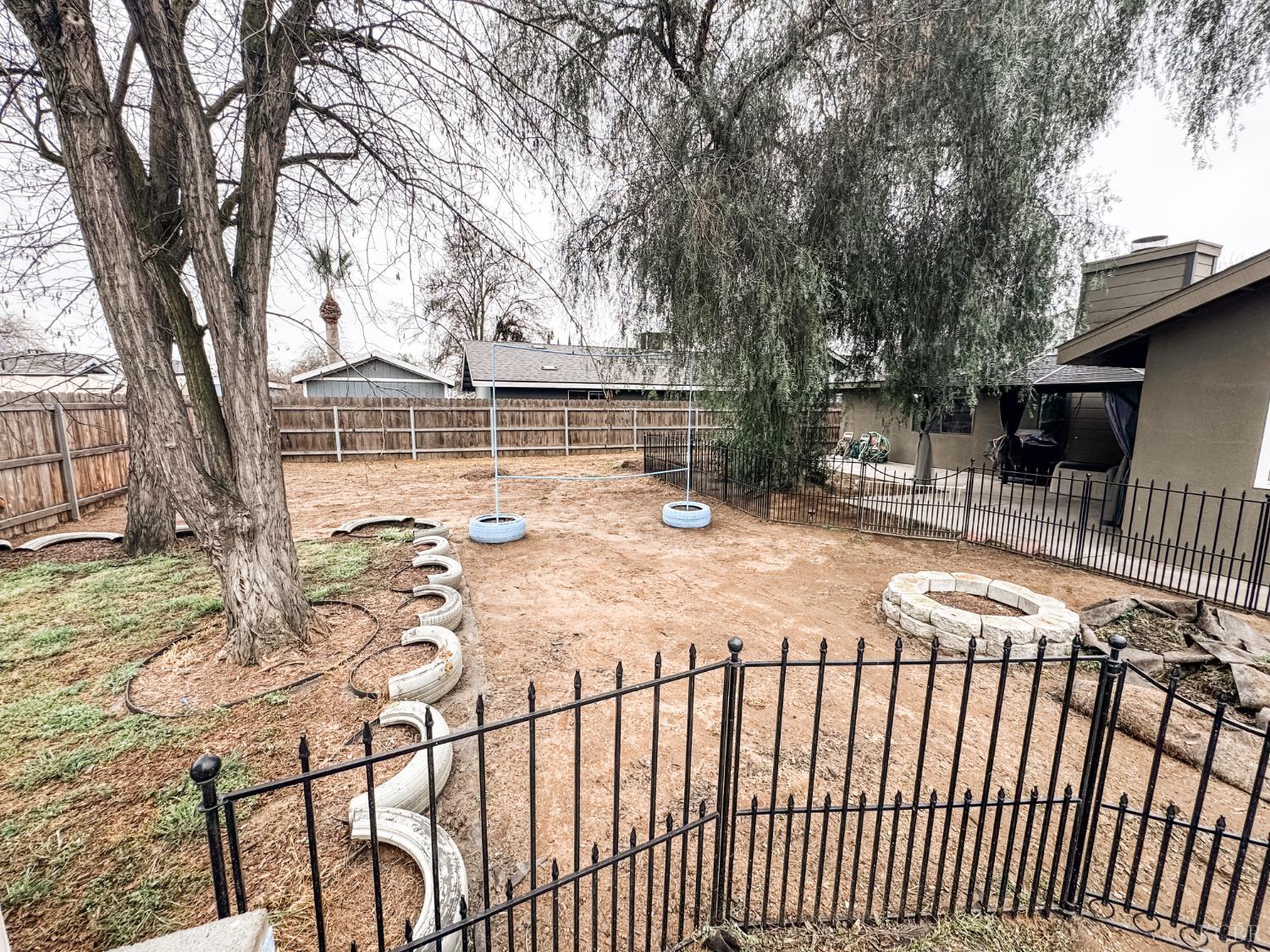 2083 Parker Pl, Hanford, CA 93230