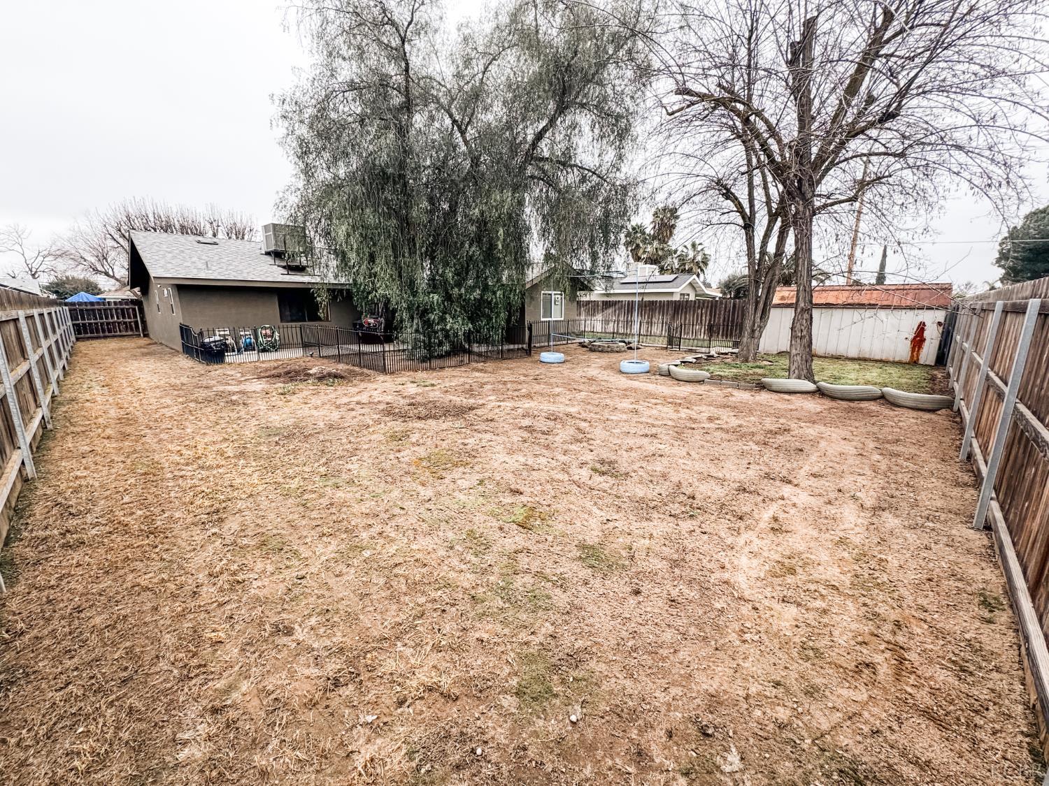 2083 Parker Pl, Hanford, CA 93230