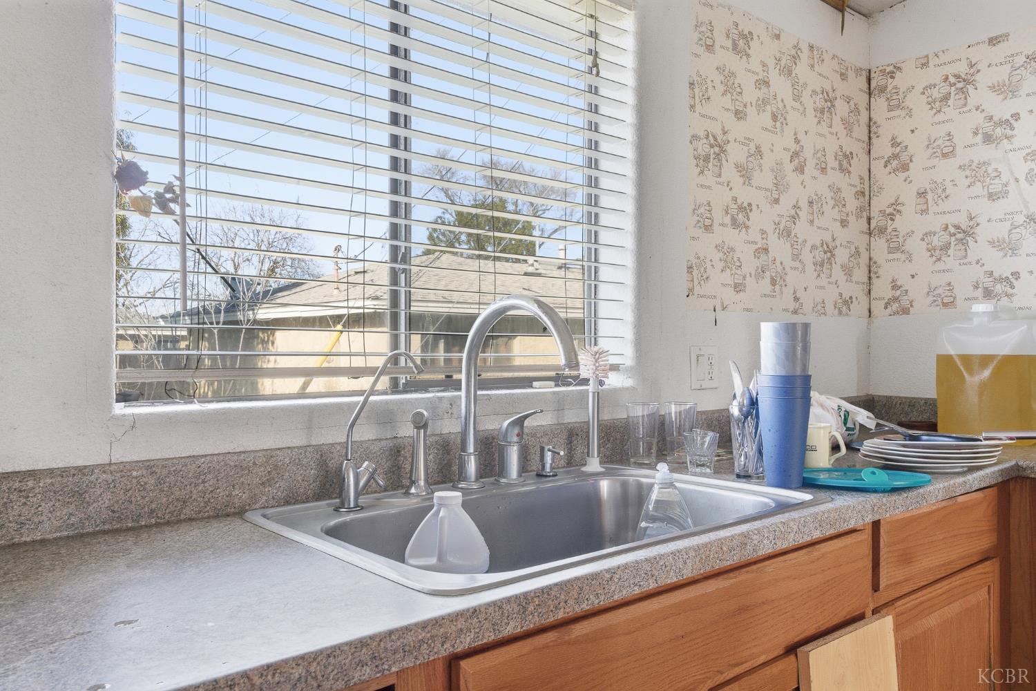 601 S Phillips St S, Hanford, CA 93230