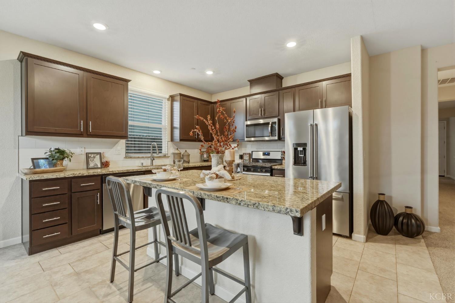 1161 Greenbrier Dr, Hanford, CA 93230