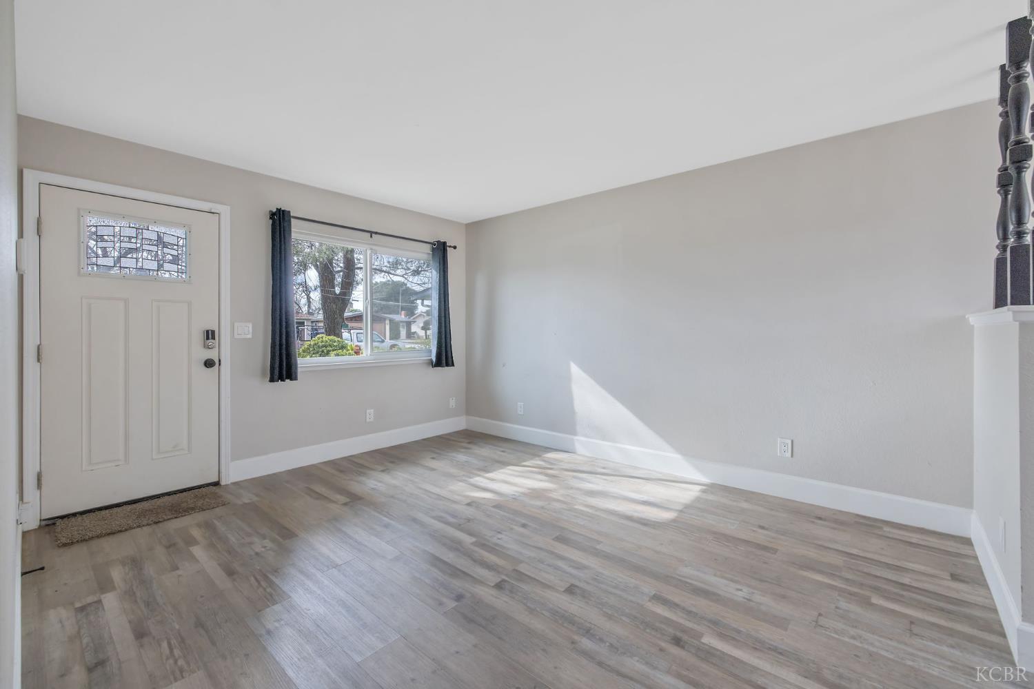 1401 N Williams St, Hanford, CA 93230