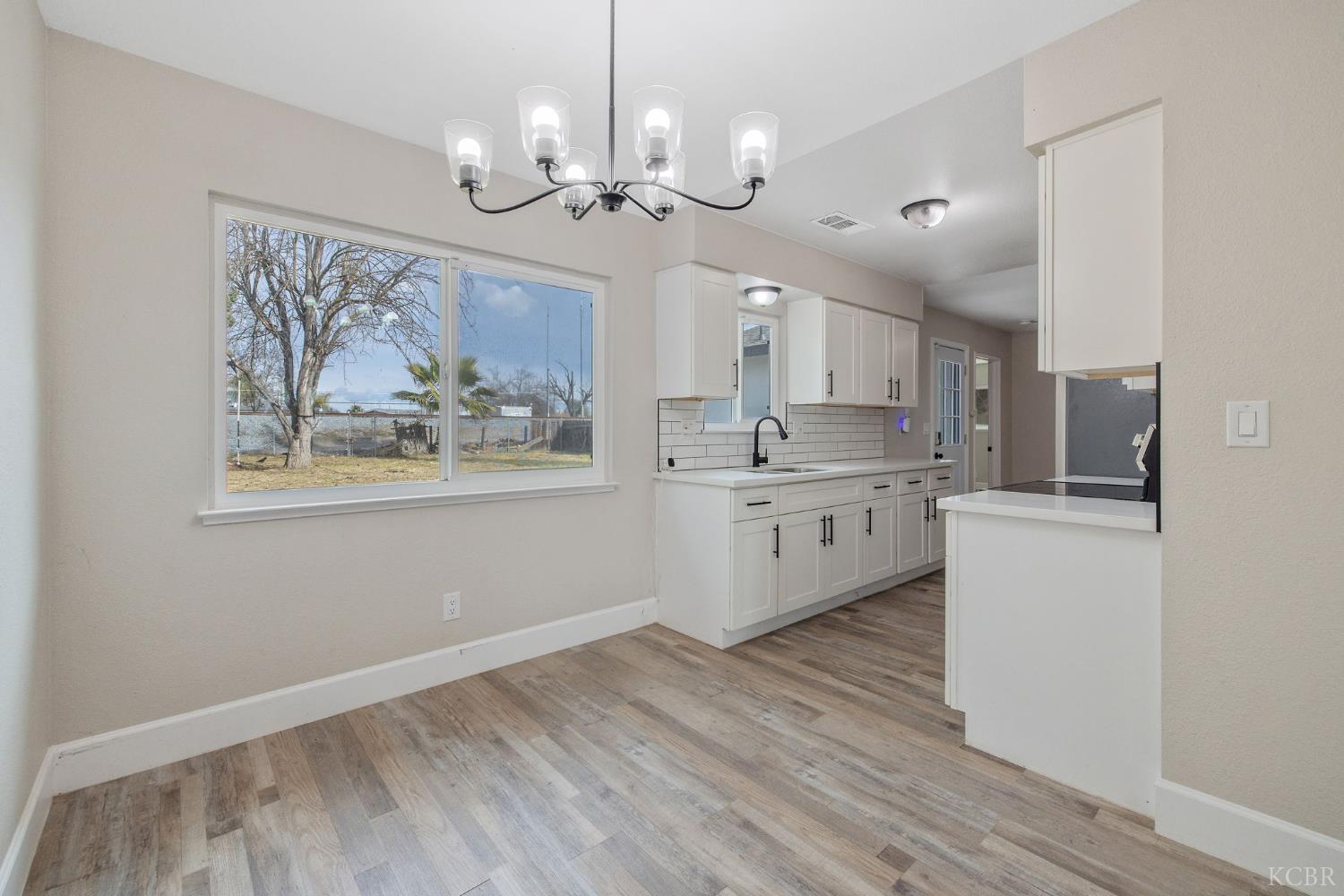 1401 N Williams St, Hanford, CA 93230