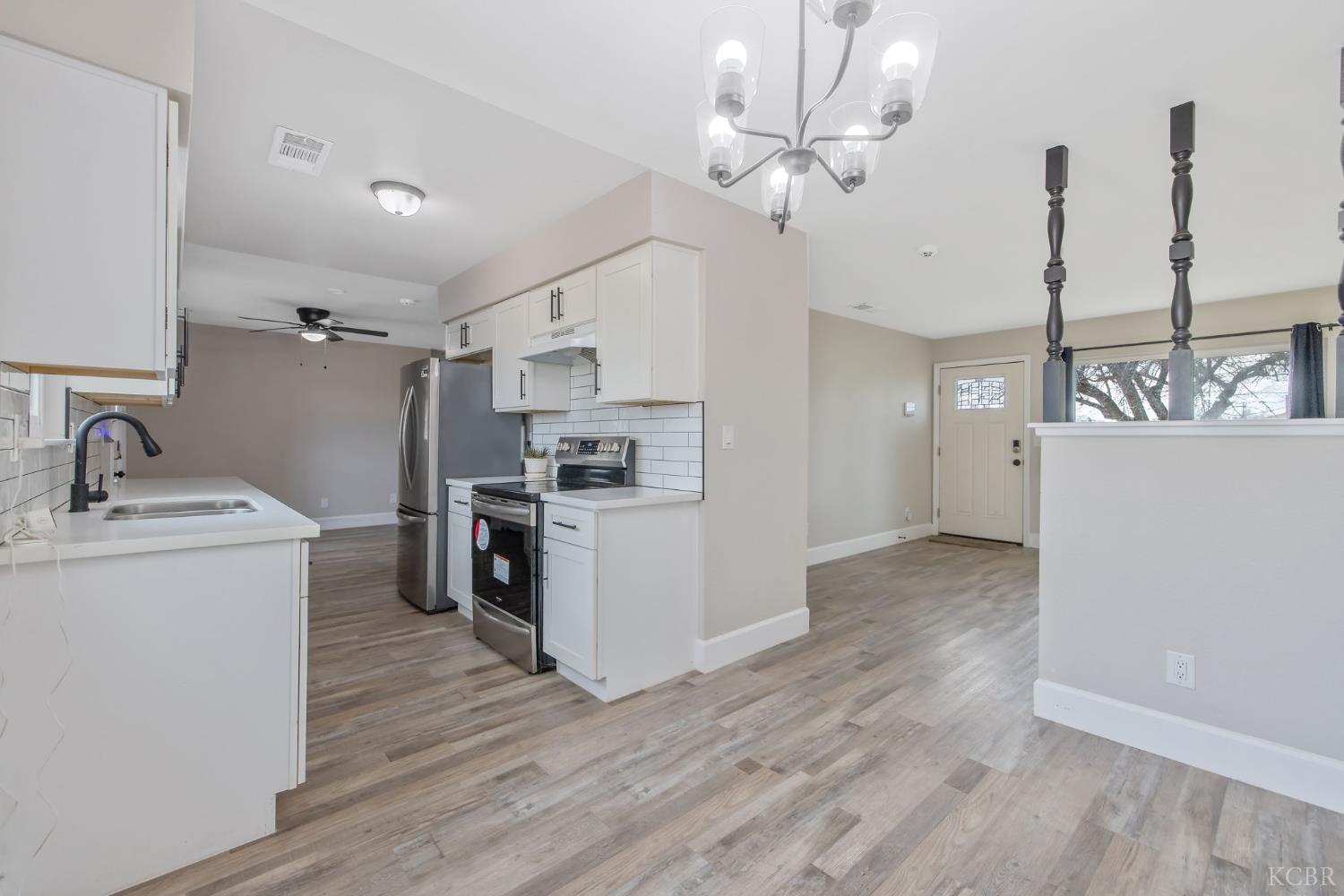 1401 N Williams St, Hanford, CA 93230