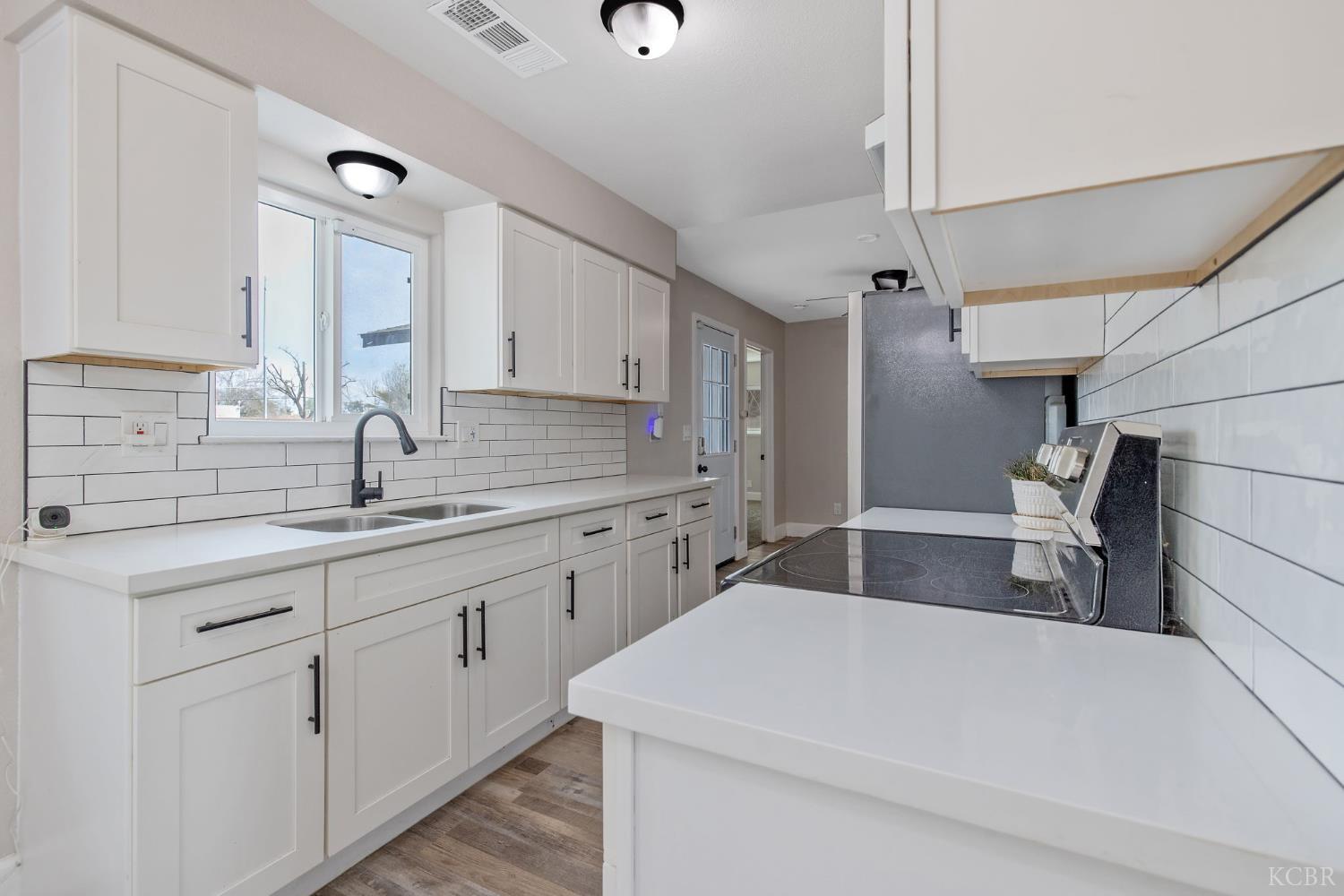 1401 N Williams St, Hanford, CA 93230