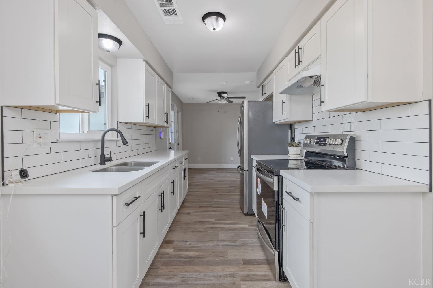 1401 N Williams St, Hanford, CA 93230