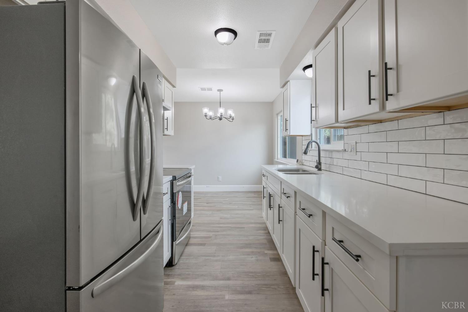 1401 N Williams St, Hanford, CA 93230