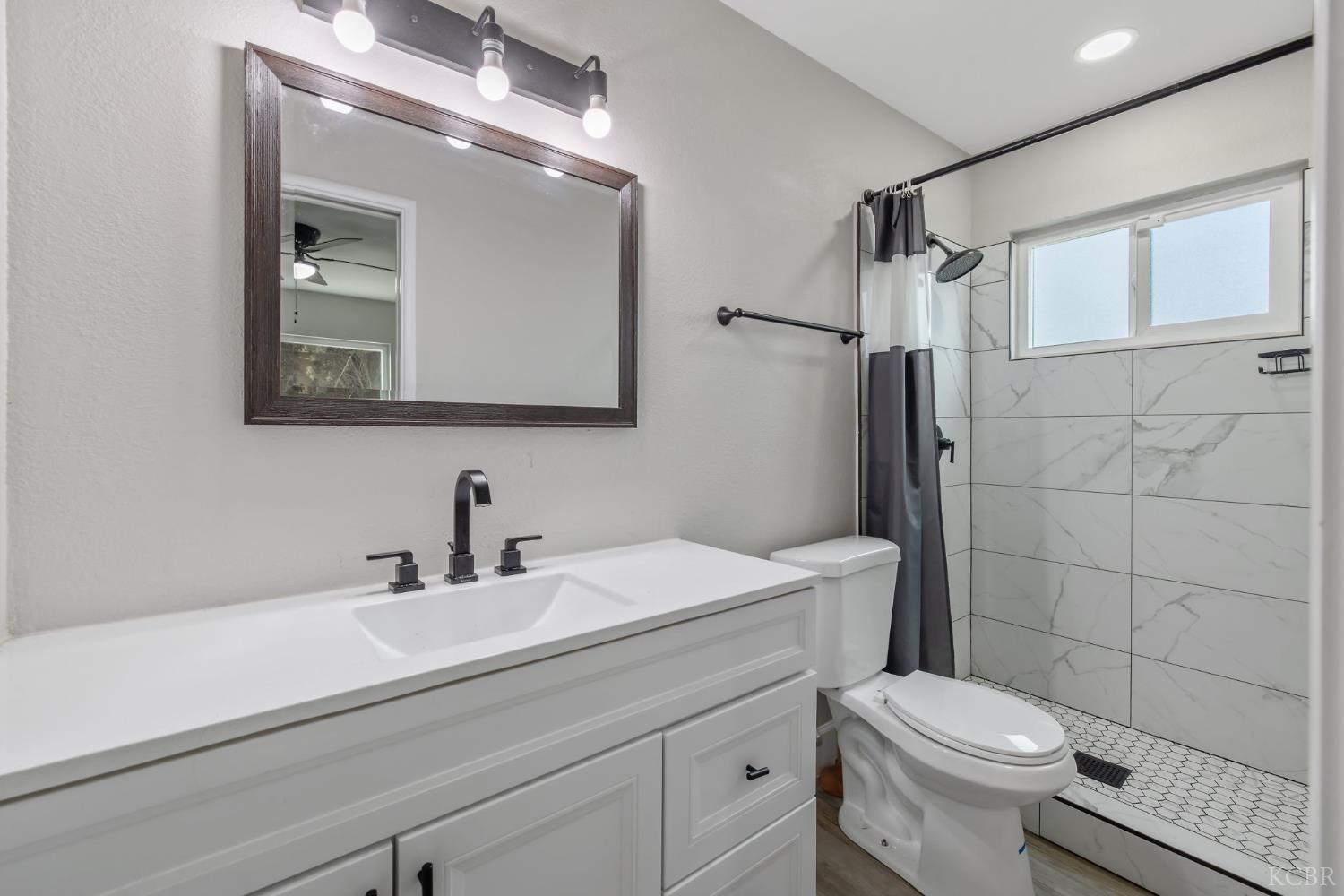 1401 N Williams St, Hanford, CA 93230