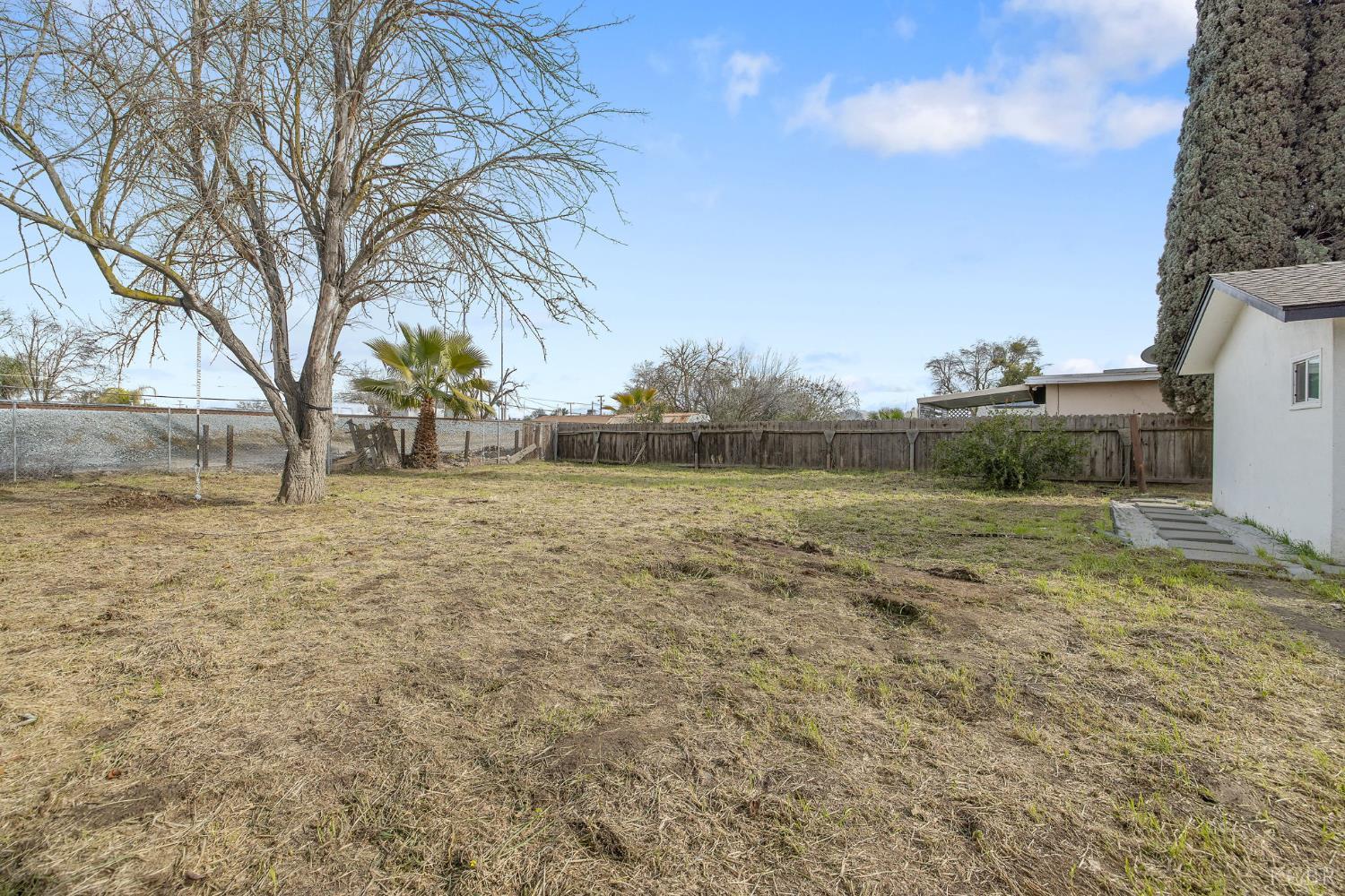 1401 N Williams St, Hanford, CA 93230