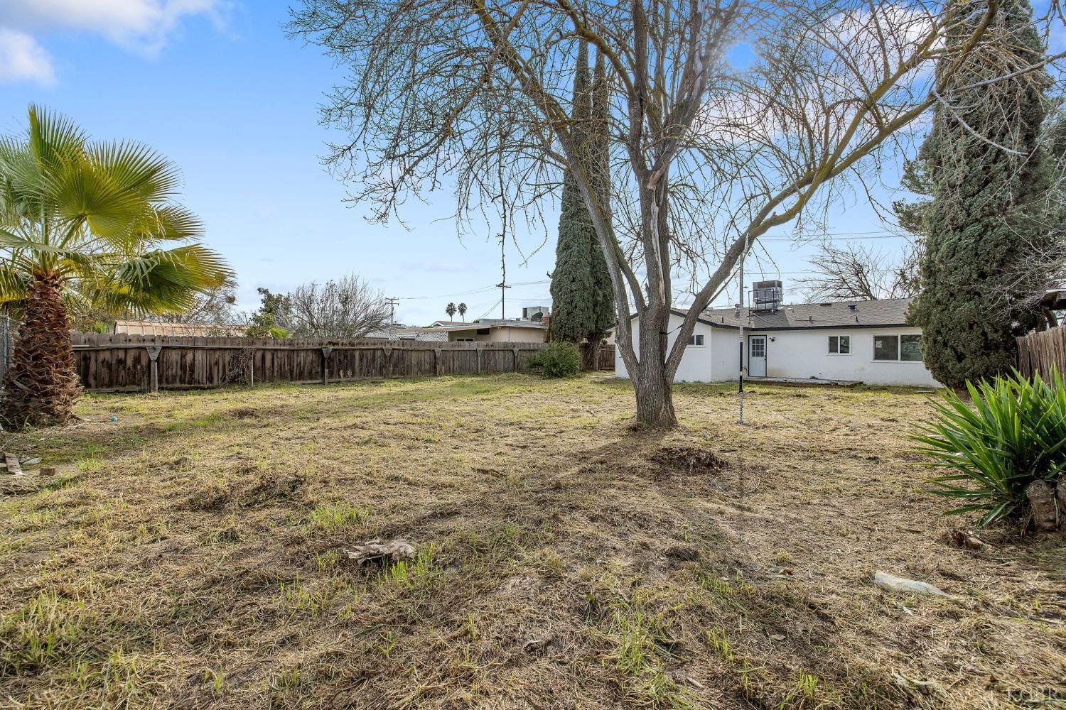 1401 N Williams St, Hanford, CA 93230