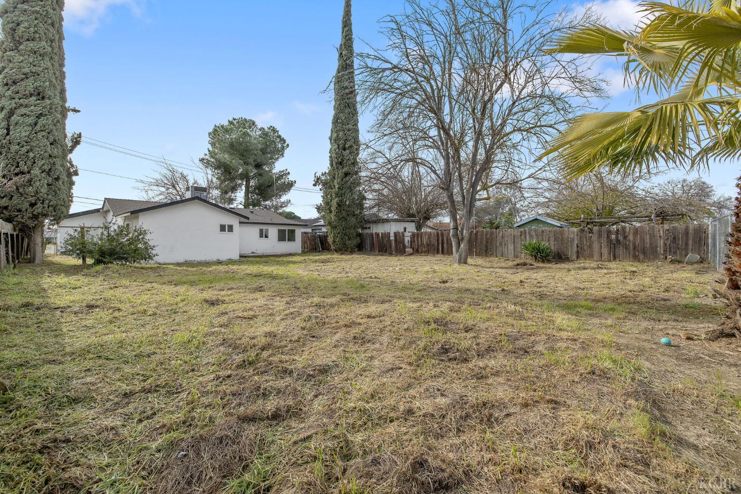 1401 N Williams St, Hanford, CA 93230