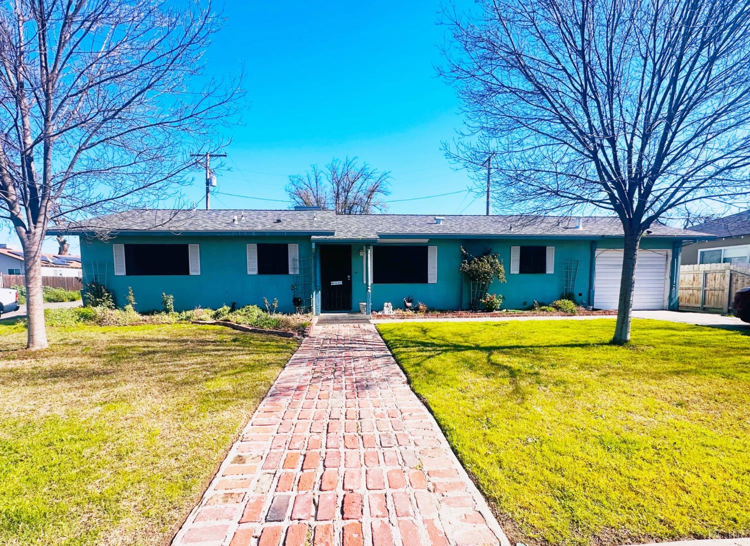 1395 N Alta Way, Hanford, CA 93230