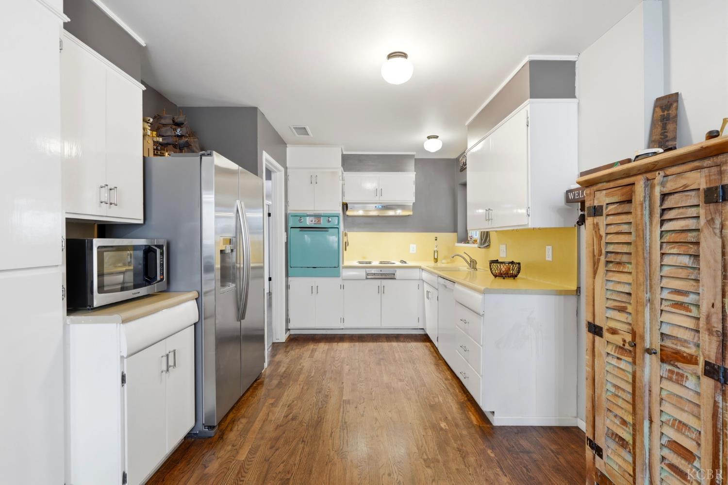 129 W Terrace Dr, Hanford, CA 93230