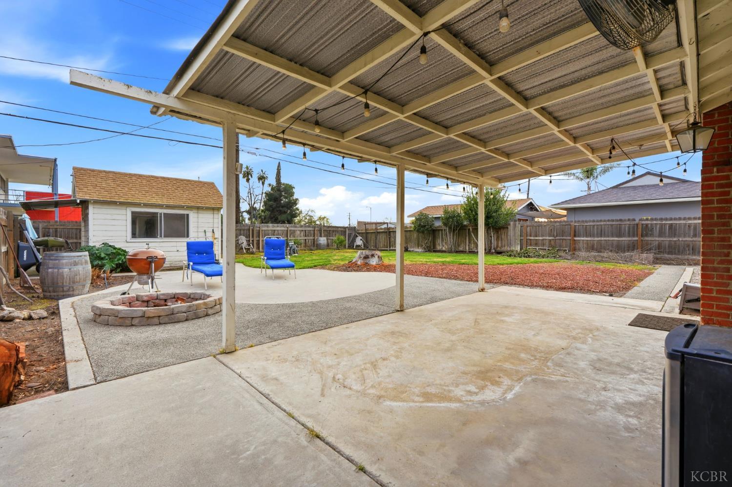 129 W Terrace Dr, Hanford, CA 93230