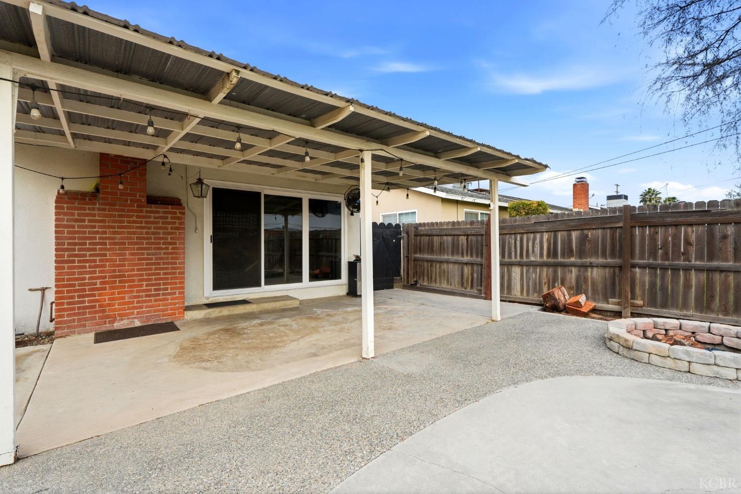 129 W Terrace Dr, Hanford, CA 93230